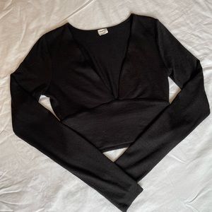 Aritzia Cropped V-neck Longsleeve